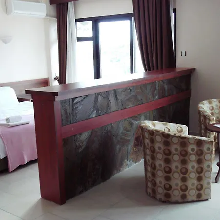 West Ada Hotel&spa ホテル