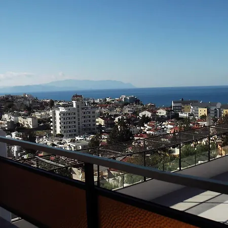 West Ada Hotel&spa ホテル 3*