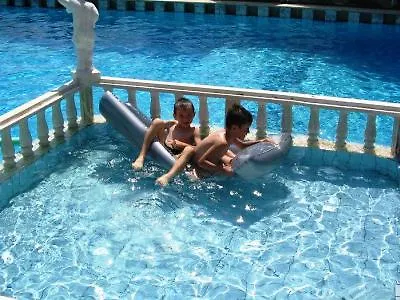 West Ada Hotel&spa קוסדסי