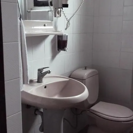 מלון West Ada Hotel&spa 3*